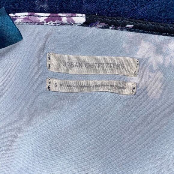 Urban Outfitters Lace Blue Floral Crop Tank Top | Sz S - Picture 5 of 5